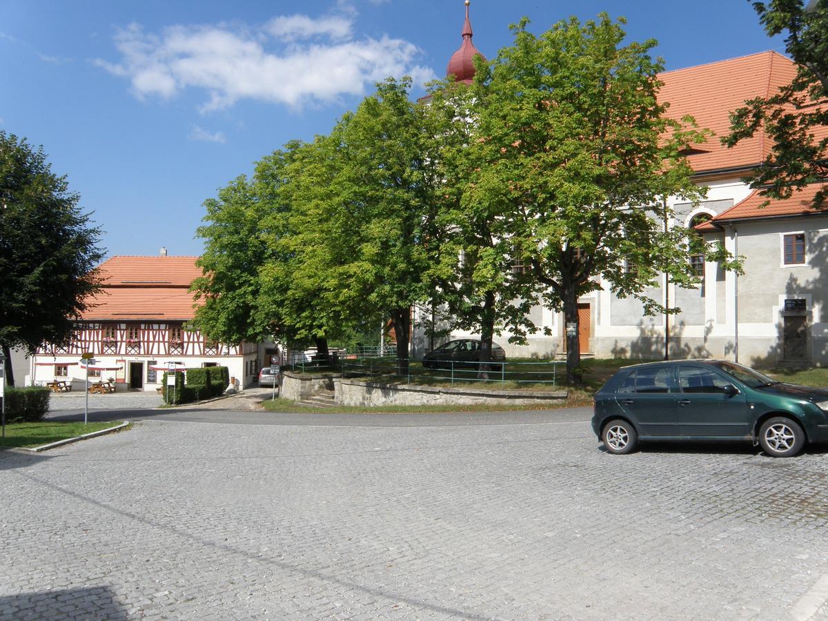 U Bileho Konika Hotel Kostelni Briza Exterior photo